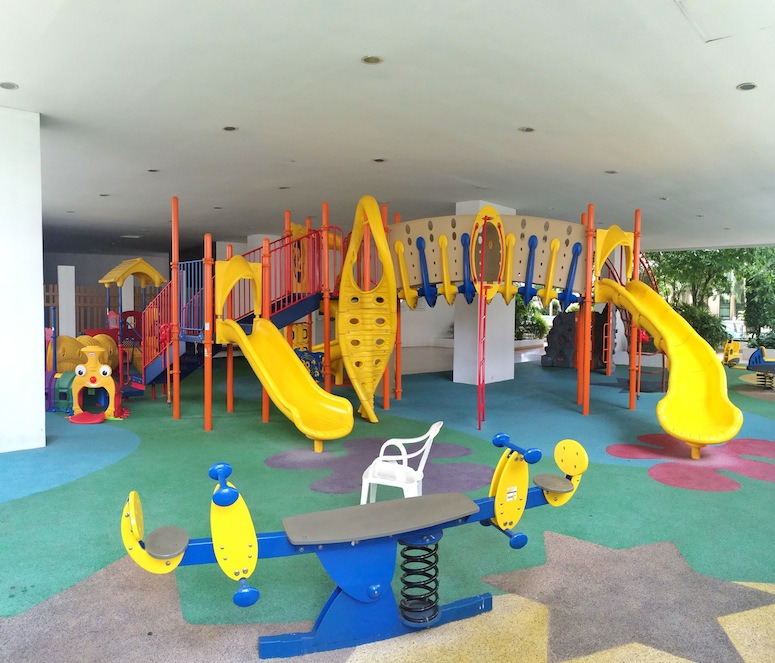 ????️ 아파트 놀이터 함께 청소하는 아이들과 부모들 - 남녀생활백서