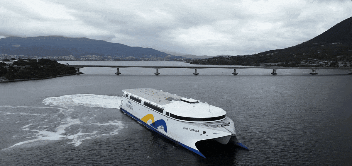 호주 선박 제조기업 인캣 태즈메이니아가 건조한 전기 추진선 ‘훌 096’이 시험 운항에 나서고 있다. 인캣 제공