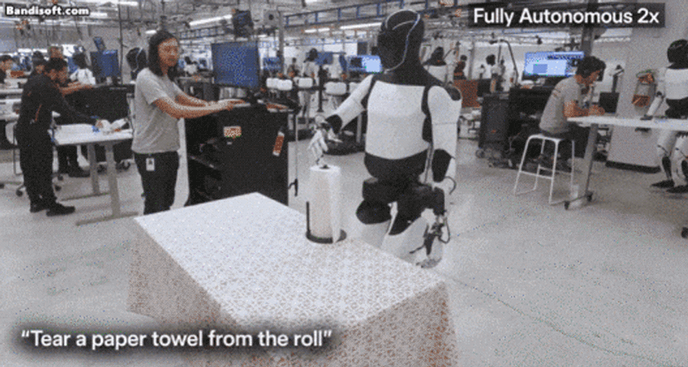 테슬라의 옵티머스 테슬라의 휴머노이드 로봇 옵티머스가 가사를 수행하는 모습. /엑스(X)