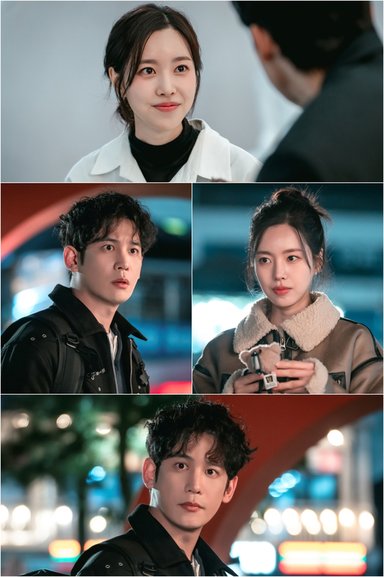 노란 수영복에 섹시한 몸매 어필하는 존예 처자