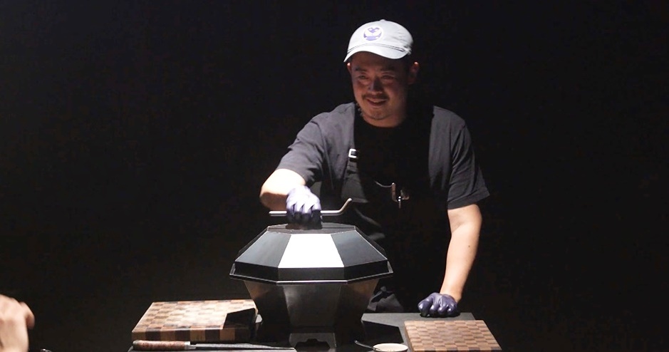 노란 수영복에 섹시한 몸매 어필하는 존예 처자