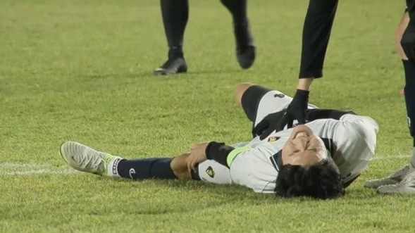 노란 수영복에 섹시한 몸매 어필하는 존예 처자