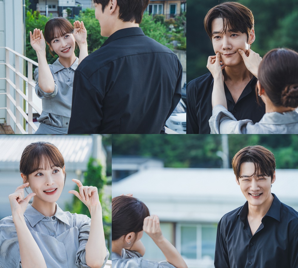 노란 수영복에 섹시한 몸매 어필하는 존예 처자