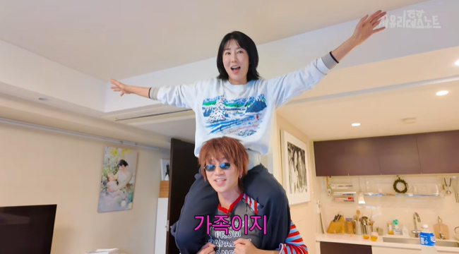 노란 수영복에 섹시한 몸매 어필하는 존예 처자