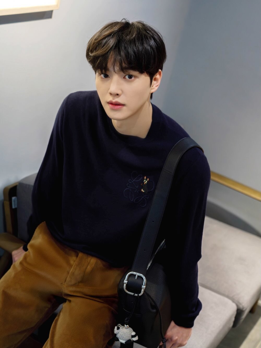 노란 수영복에 섹시한 몸매 어필하는 존예 처자