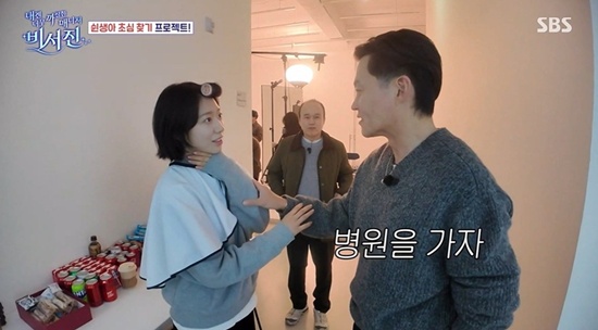 노란 수영복에 섹시한 몸매 어필하는 존예 처자