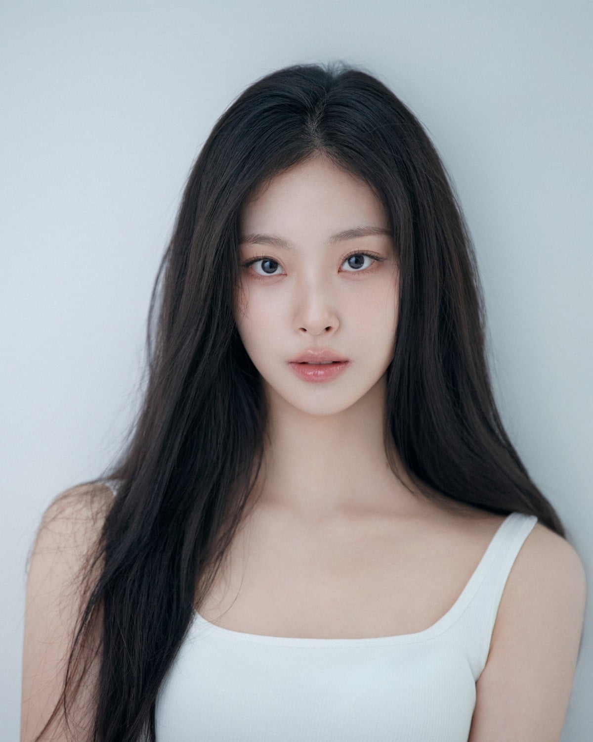 노란 수영복에 섹시한 몸매 어필하는 존예 처자