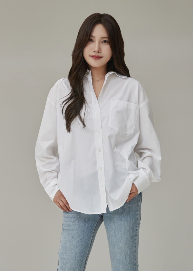 노란 수영복에 섹시한 몸매 어필하는 존예 처자