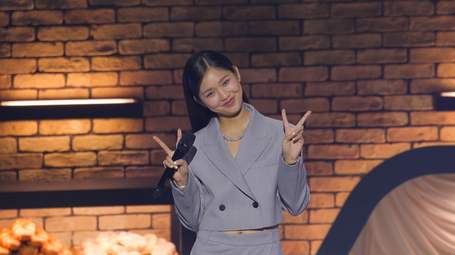 노란 수영복에 섹시한 몸매 어필하는 존예 처자