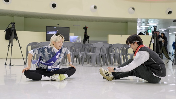 노란 수영복에 섹시한 몸매 어필하는 존예 처자