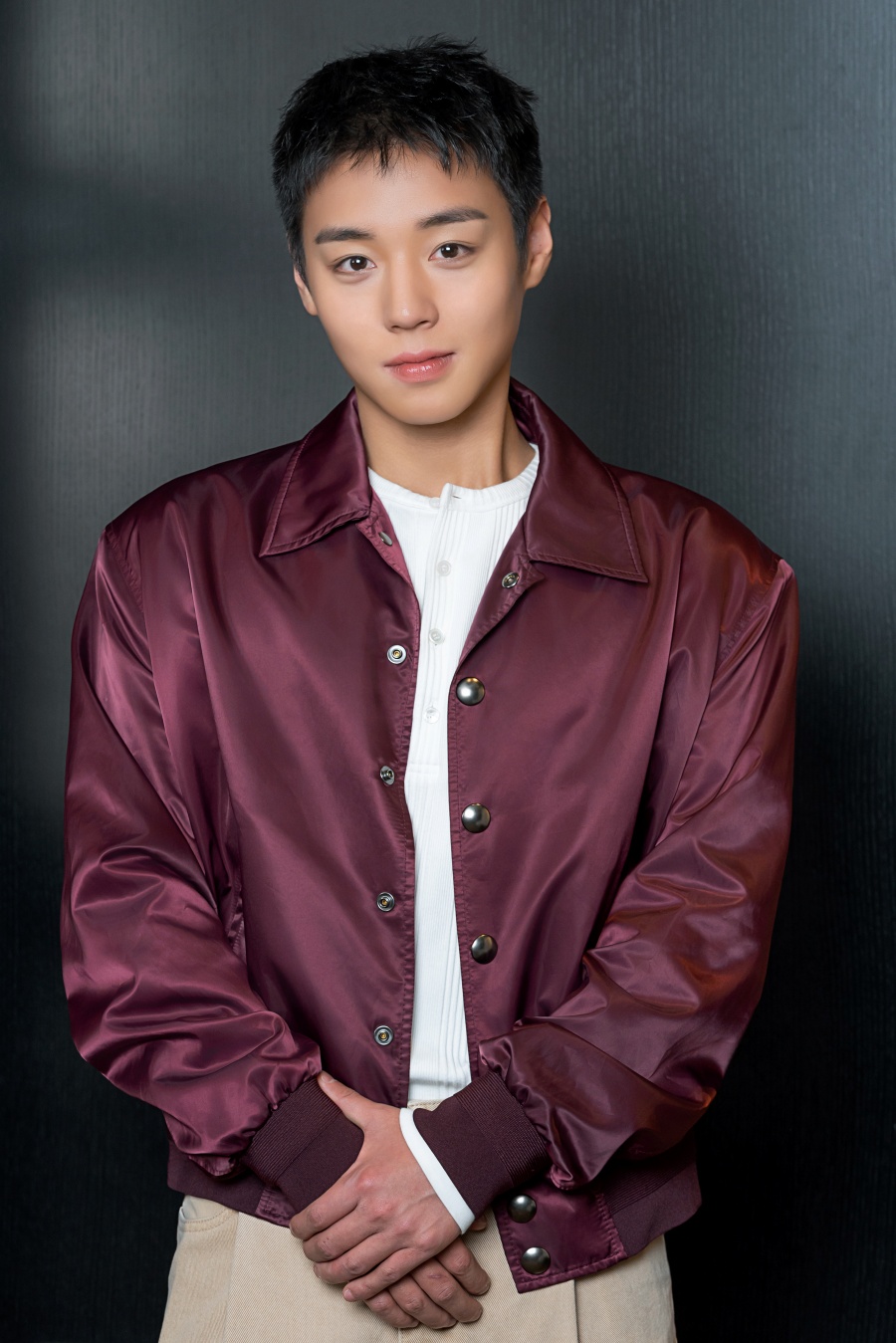 노란 수영복에 섹시한 몸매 어필하는 존예 처자