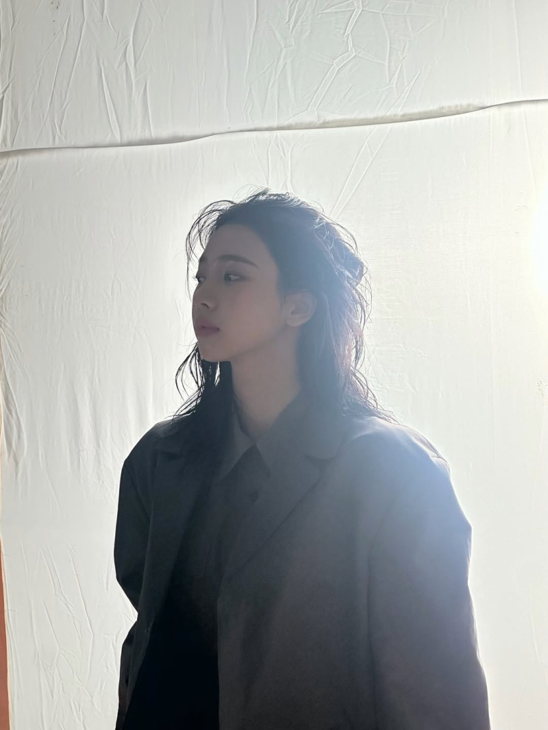 노란 수영복에 섹시한 몸매 어필하는 존예 처자