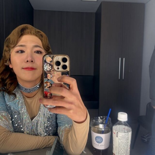 노란 수영복에 섹시한 몸매 어필하는 존예 처자