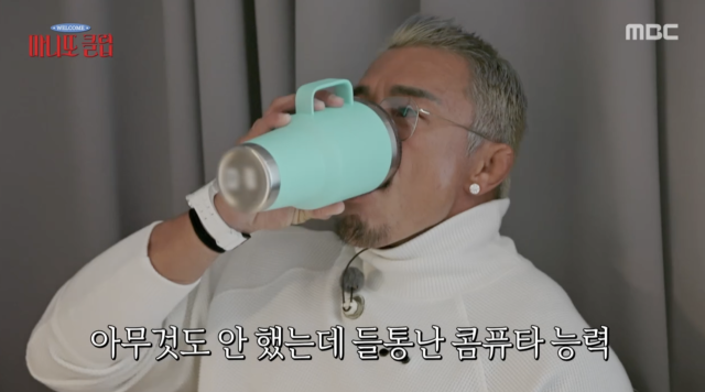 노란 수영복에 섹시한 몸매 어필하는 존예 처자