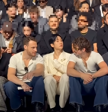 노란 수영복에 섹시한 몸매 어필하는 존예 처자