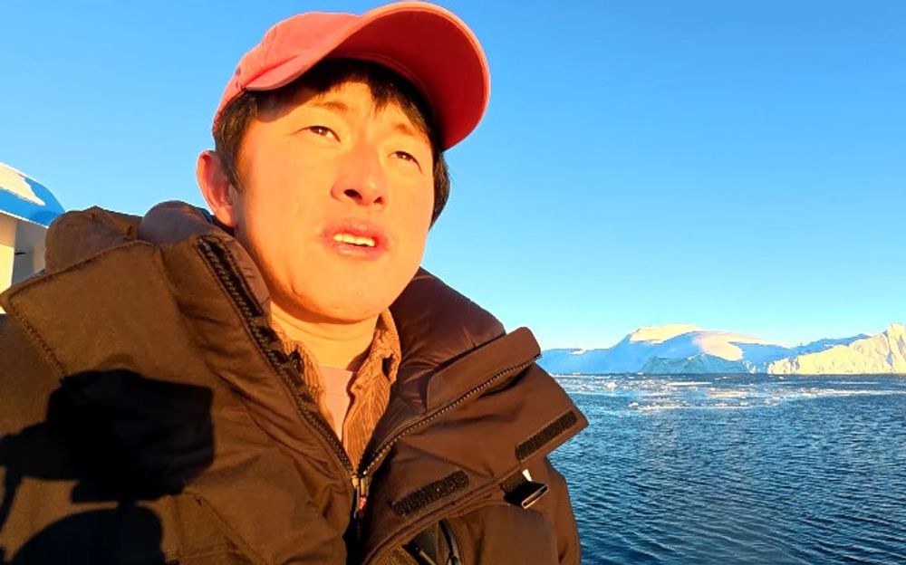 노란 수영복에 섹시한 몸매 어필하는 존예 처자