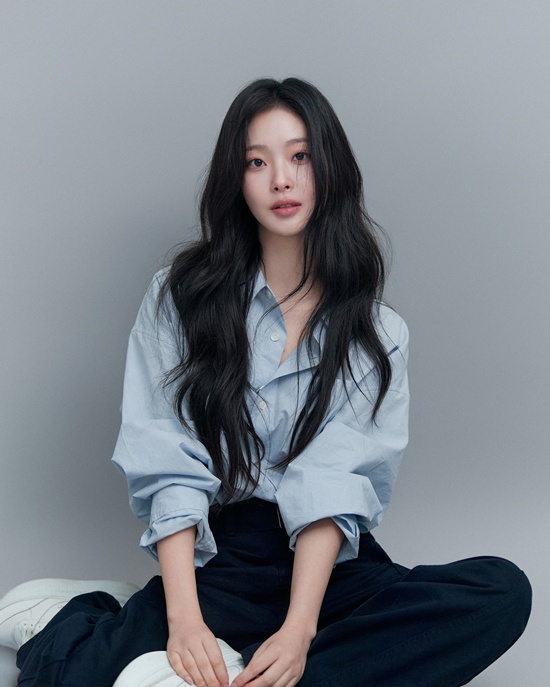 노란 수영복에 섹시한 몸매 어필하는 존예 처자