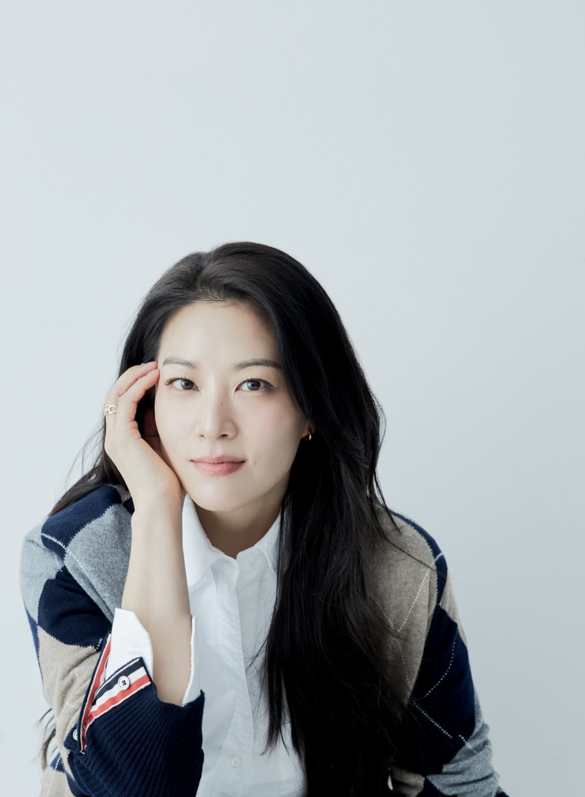 노란 수영복에 섹시한 몸매 어필하는 존예 처자