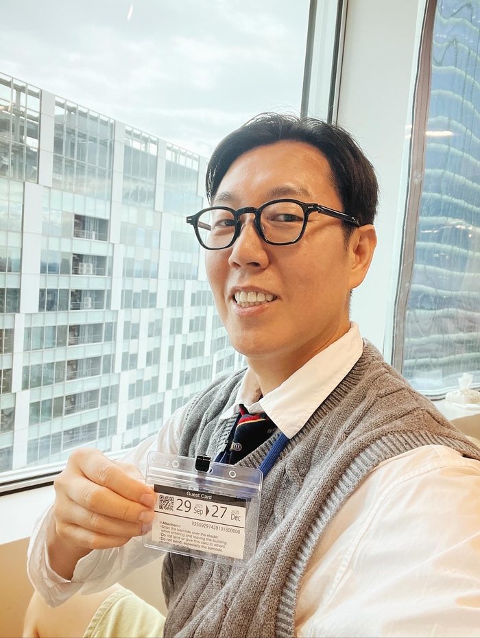 노란 수영복에 섹시한 몸매 어필하는 존예 처자