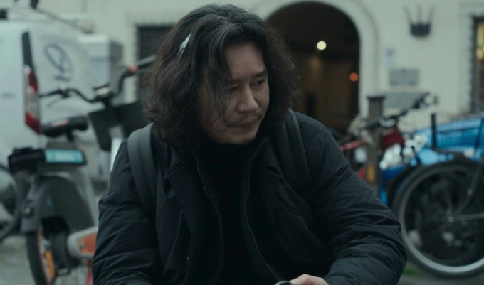 노란 수영복에 섹시한 몸매 어필하는 존예 처자