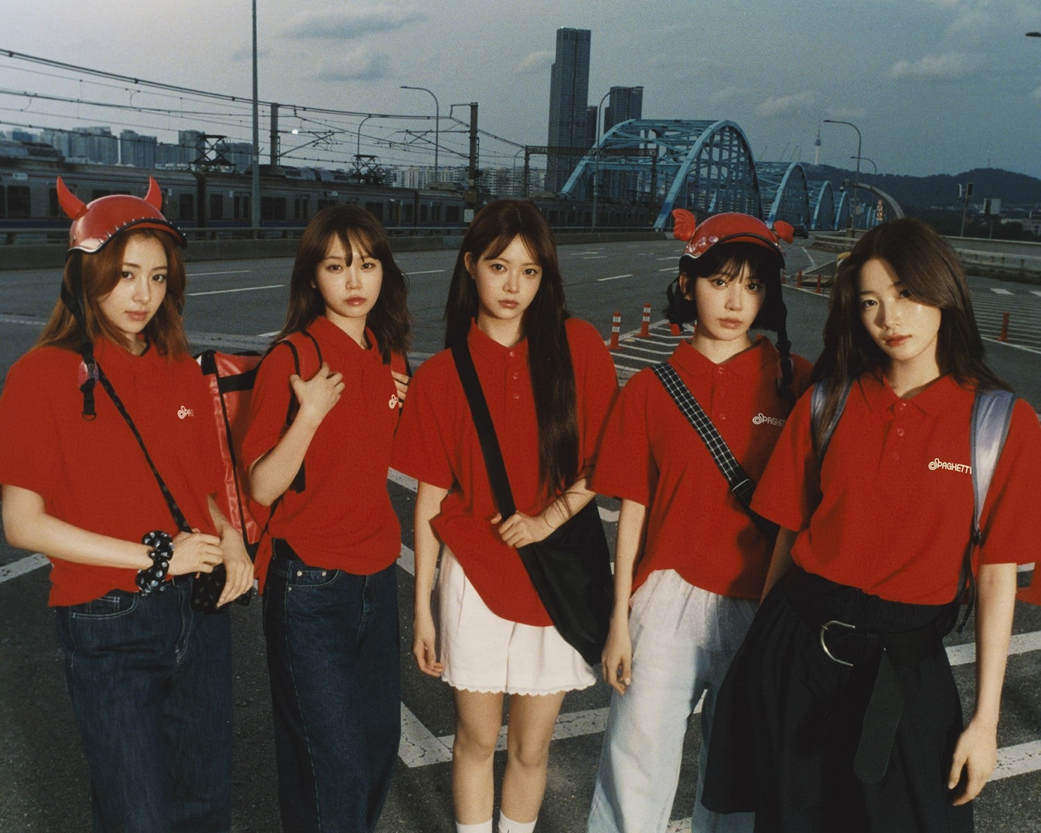 노란 수영복에 섹시한 몸매 어필하는 존예 처자