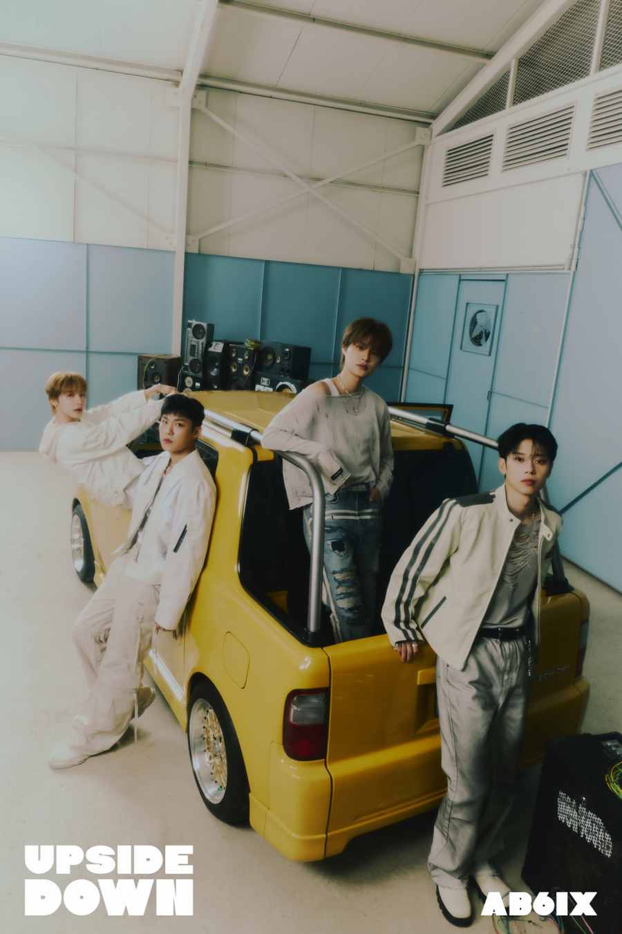 노란 수영복에 섹시한 몸매 어필하는 존예 처자