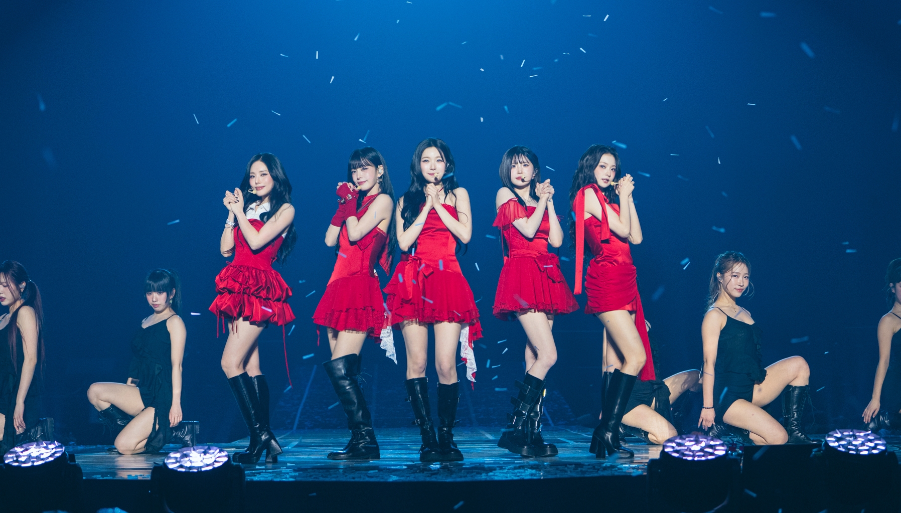 노란 수영복에 섹시한 몸매 어필하는 존예 처자