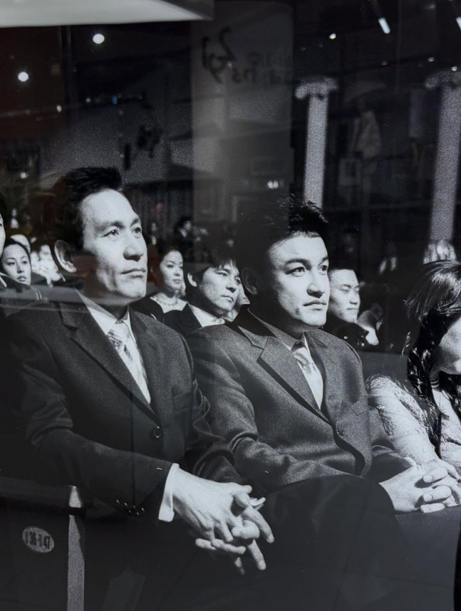 노란 수영복에 섹시한 몸매 어필하는 존예 처자