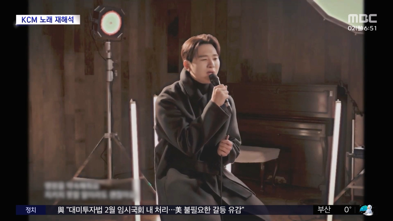 노란 수영복에 섹시한 몸매 어필하는 존예 처자