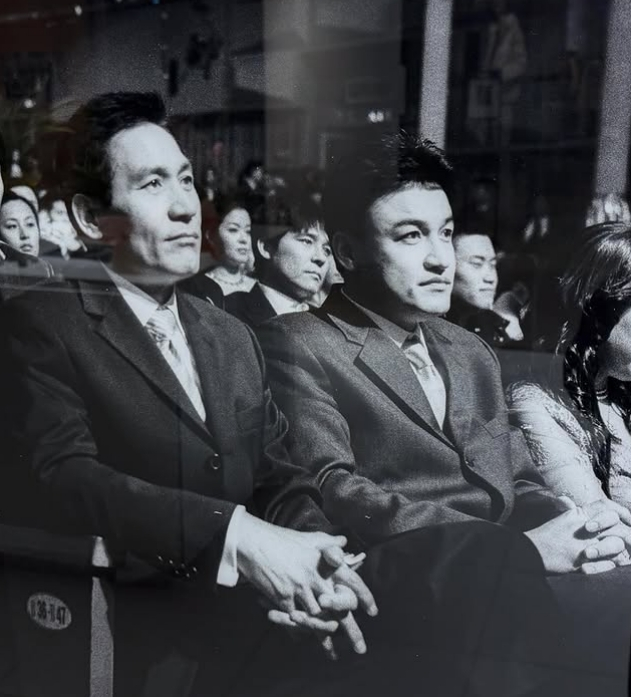 노란 수영복에 섹시한 몸매 어필하는 존예 처자