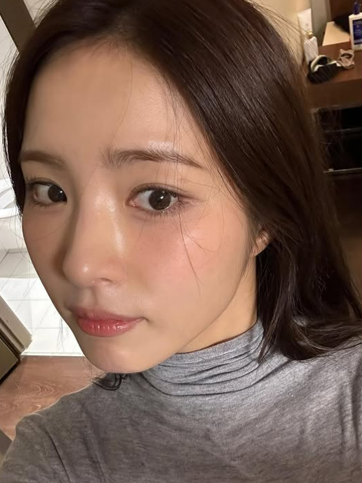 노란 수영복에 섹시한 몸매 어필하는 존예 처자