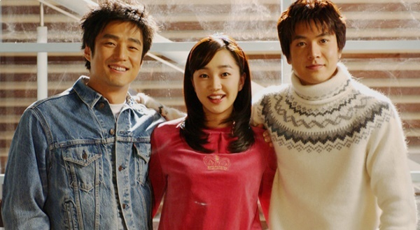 노란 수영복에 섹시한 몸매 어필하는 존예 처자