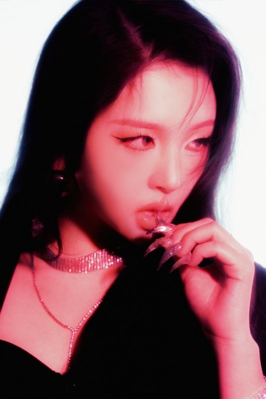 노란 수영복에 섹시한 몸매 어필하는 존예 처자