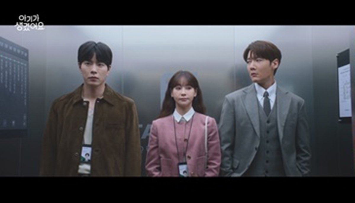 노란 수영복에 섹시한 몸매 어필하는 존예 처자