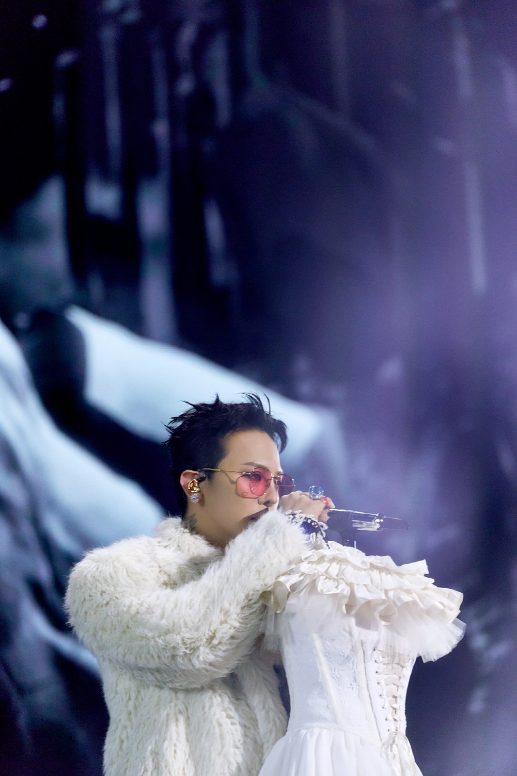 노란 수영복에 섹시한 몸매 어필하는 존예 처자