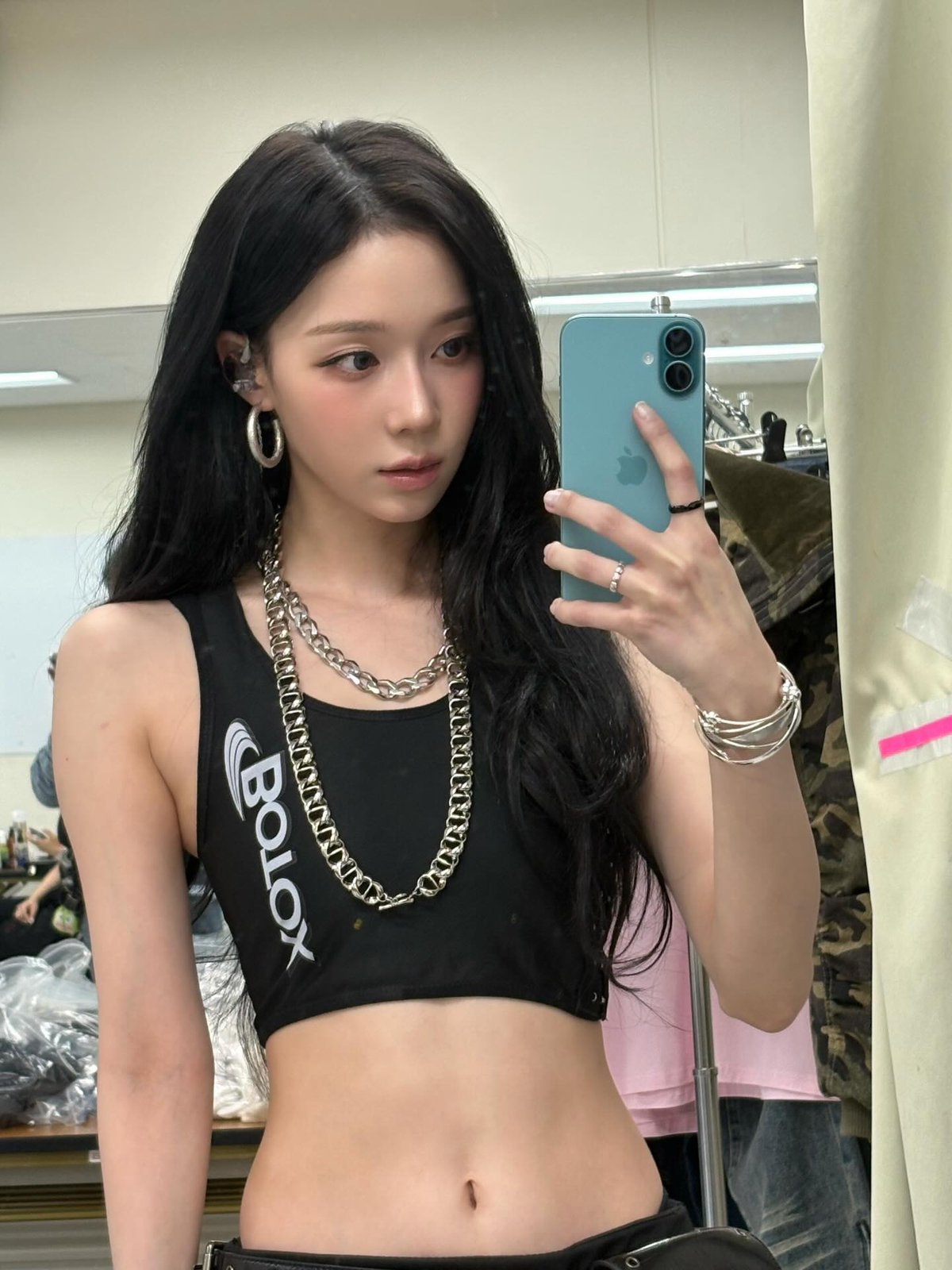 노란 수영복에 섹시한 몸매 어필하는 존예 처자