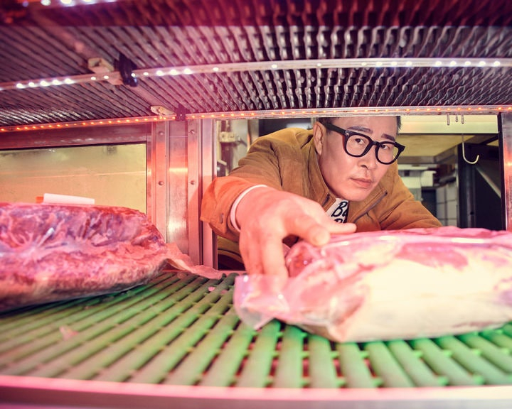 노란 수영복에 섹시한 몸매 어필하는 존예 처자