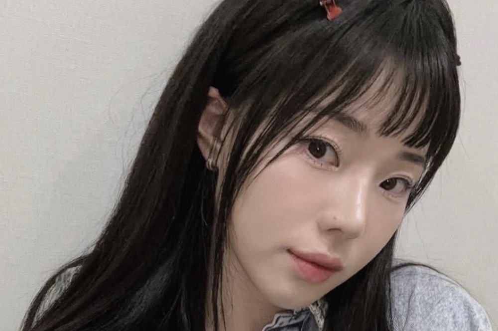 노란 수영복에 섹시한 몸매 어필하는 존예 처자