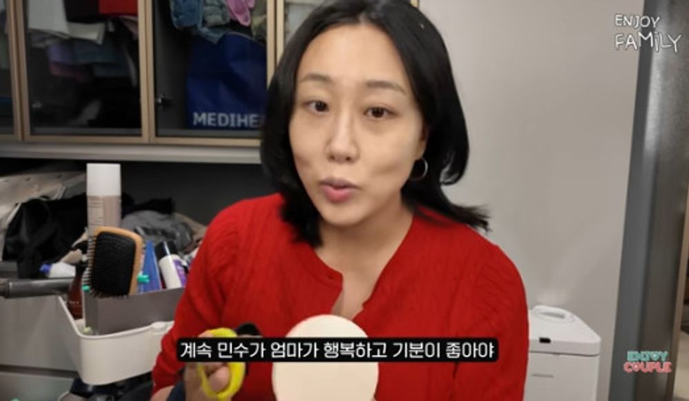 노란 수영복에 섹시한 몸매 어필하는 존예 처자