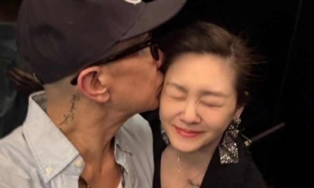 노란 수영복에 섹시한 몸매 어필하는 존예 처자