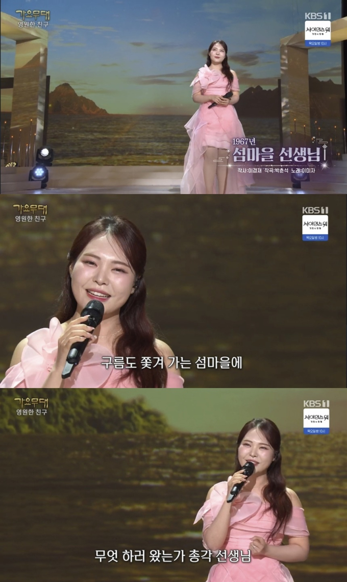 노란 수영복에 섹시한 몸매 어필하는 존예 처자