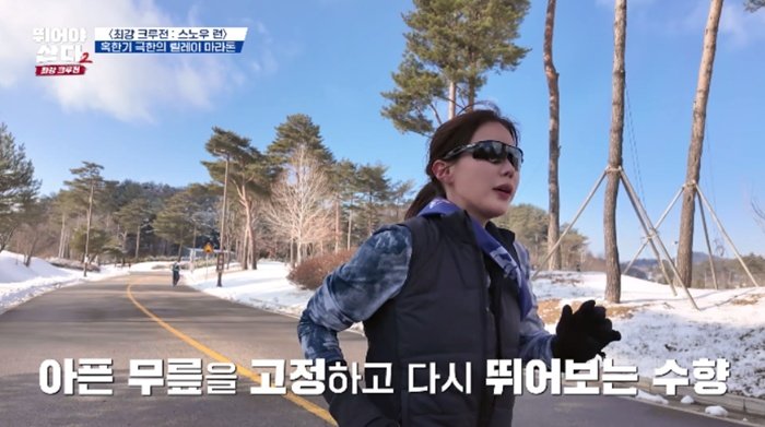 노란 수영복에 섹시한 몸매 어필하는 존예 처자