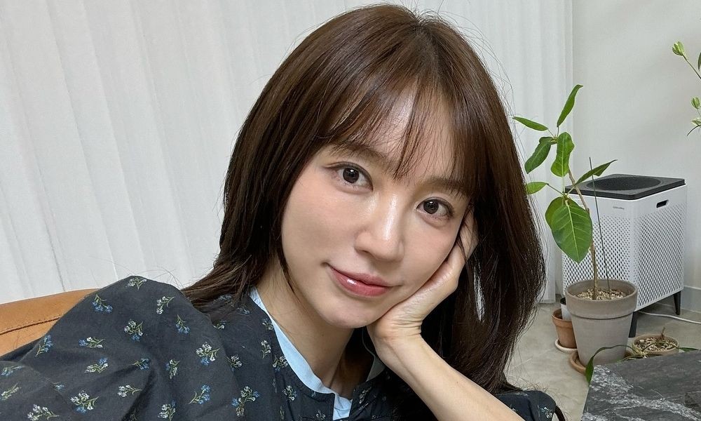 노란 수영복에 섹시한 몸매 어필하는 존예 처자