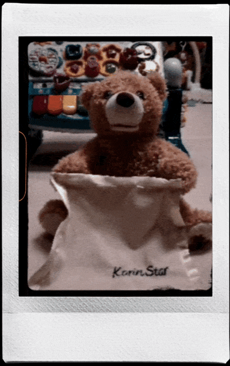 QR 코드를 스캔하면 스틸 이미지와 연결된 영상을 시청할 수 있다. [박혜림 기자/rim@]