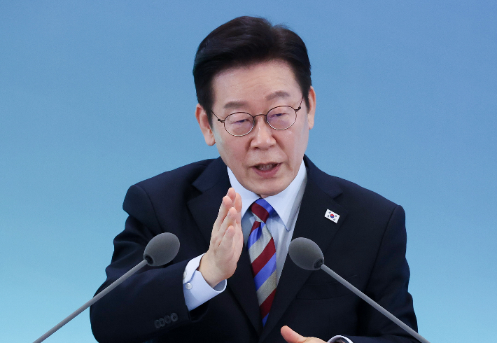 [오늘의 뉴스종합] 이재명 대통령의 가짜뉴스 비판, 무주에서의 일산화탄소 중독 사고 발생, 서울 도심서의 집회와 배드민턴 결승 진출 소식