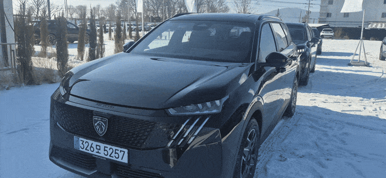 지난 2일 본지 기자가 시승을 한 ‘푸조 올 뉴 5008’ 스마트 하이브리드 모델의 외관 모습. 정경수 기자