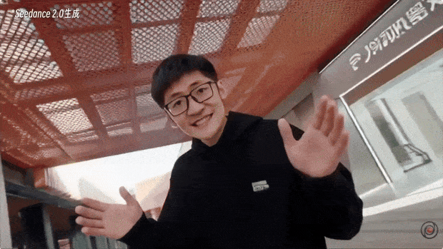 건물 앞면 사진만 입력했는데도 건물 뒷편까지 사실과 거의 유사하게 구현해낸 모습. 앞이 AI영상, 뒤가 실제영상. 유튜브 Mediastorm影视飓风 발췌.