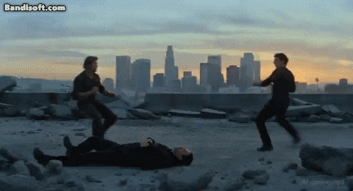 로우리 로빈슨 감독이 소셜미디어에 올린 톰 크루즈·브래드 피트의 격투 영상. 시댄스 2.0으로 만든 AI 영상이라고 밝혔다./X(구 트위터)