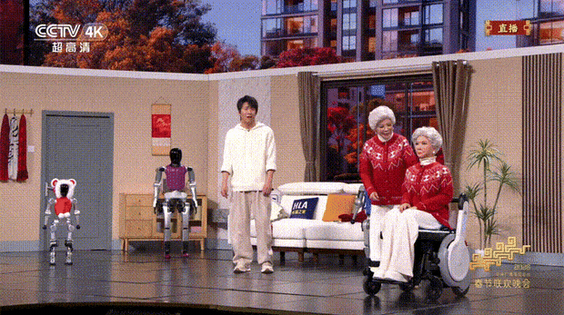 노에틱스(쑹옌동력)의 휴머노이드 로봇이 등장한 ‘할머니의 최애’ 콩트쇼. CCTV 갈무리