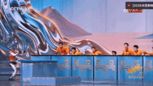 16일 방송된 CCTV의 춘완 프로그램 중 위슈커지의 G1 로봇들이 무술학교 어린이들과 함께 무술 공연을 펼치고 있다. CCTV 캡처